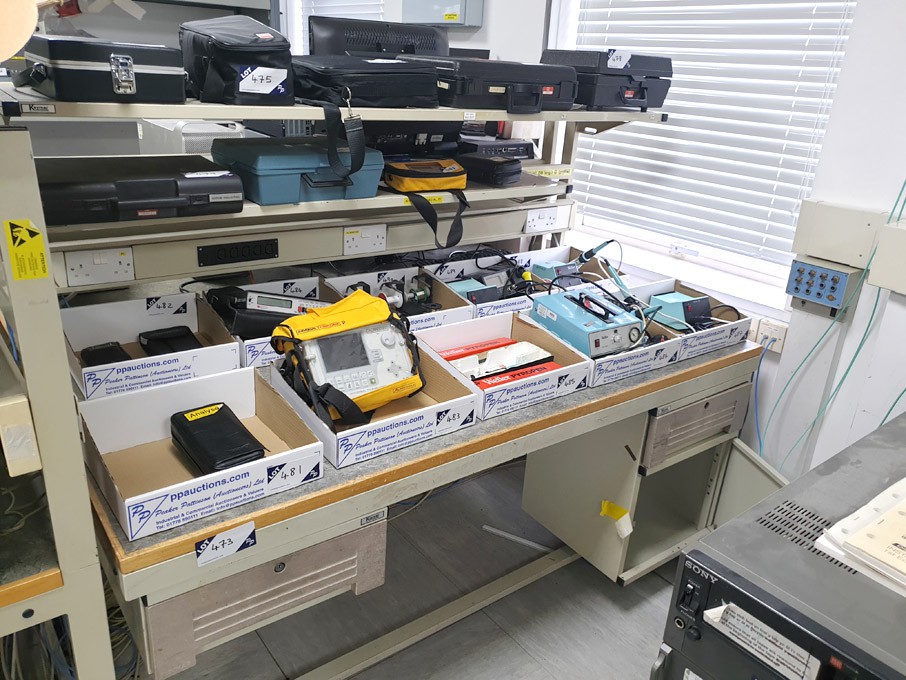 Kaymar 1800x910mm electronics workbench with socke...