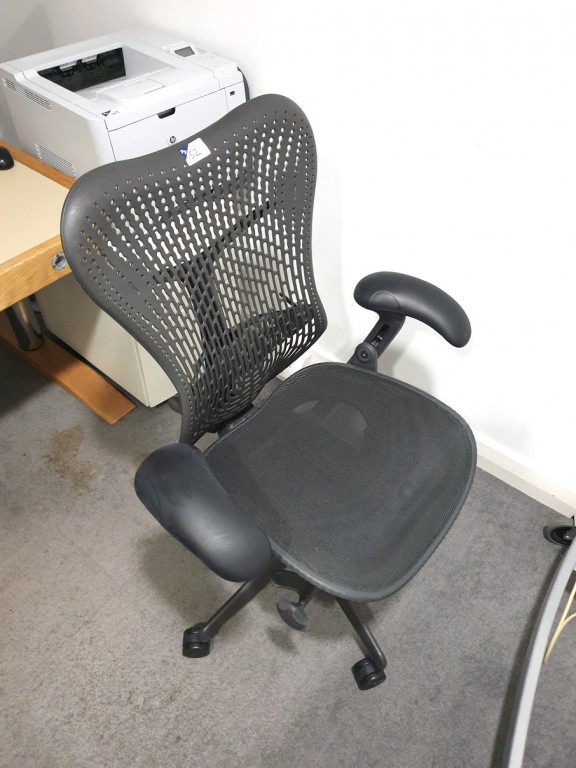 Herman Miller Mirra 1 graphite triflex swivel...