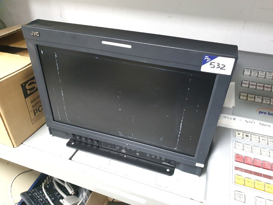 JVC DT-R17L4D LCD multi format monitor