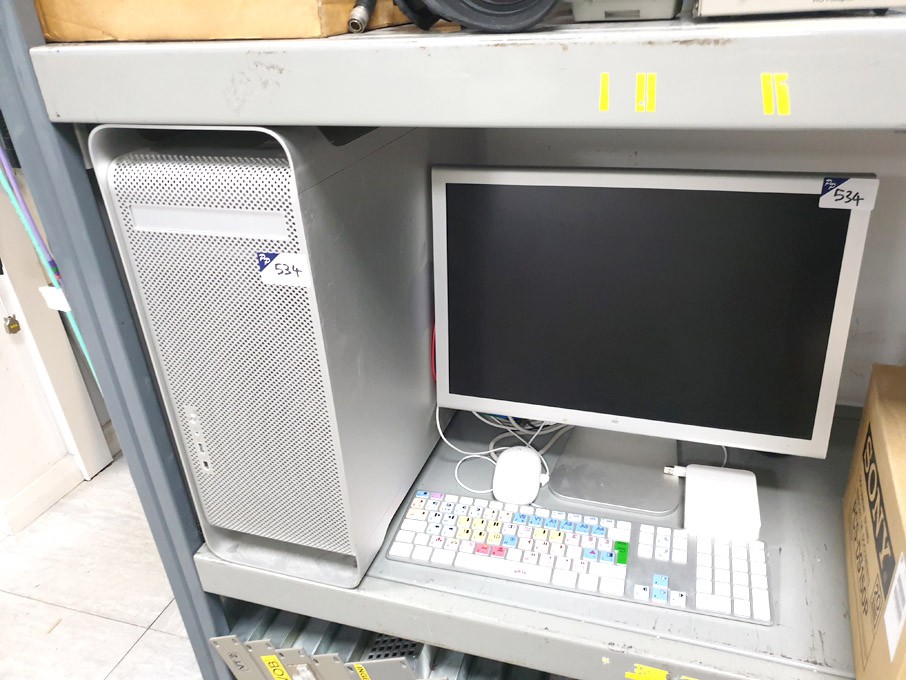 Apple MAC G5 base unit with Apple A1081 monitor, k...