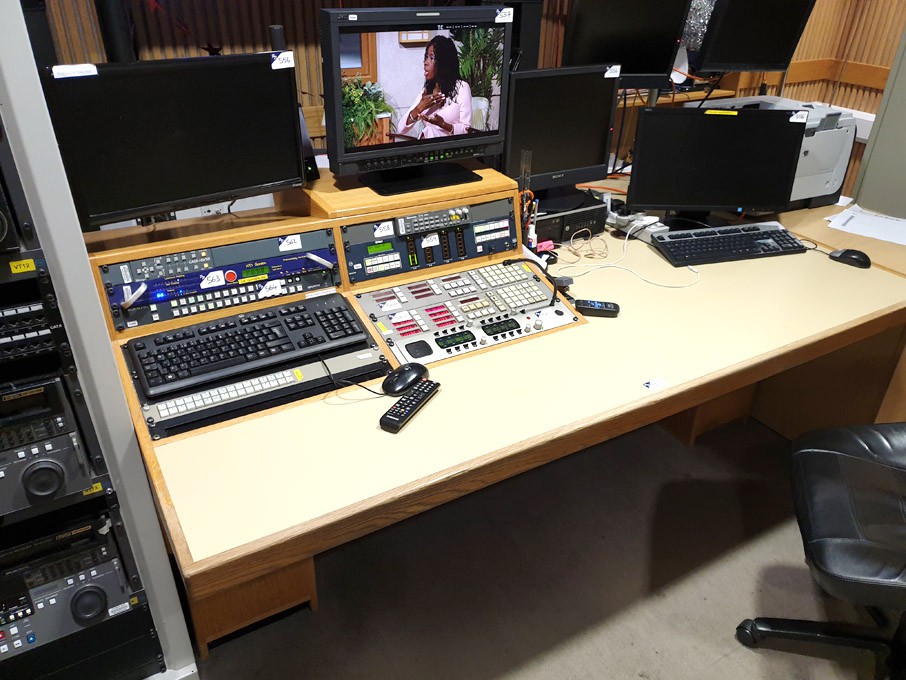 2000x1200mm light oak / cream studio desk