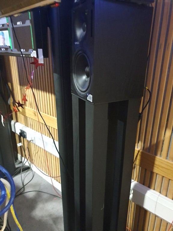 2x Genelec 1031A bi-amplified monitoring speakers...