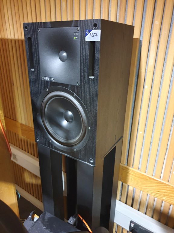 2x Genelec 1032A bi-amplified monitoring speakers...