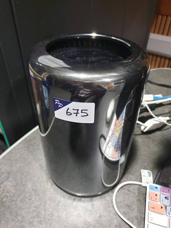 Apple A1481 Mac Pro with keyboard & mouse, s/n F5K...