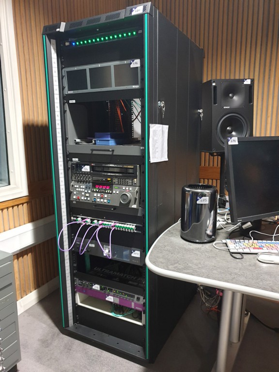 Cannon 37U mobile rack unit