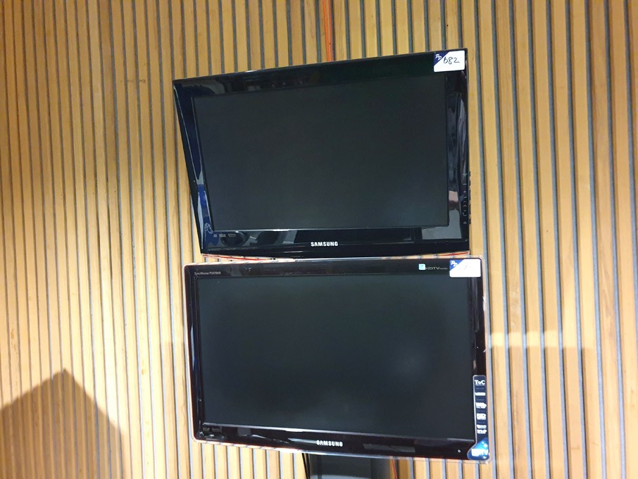 2x Samsung LCD TV's on free standing TV stand