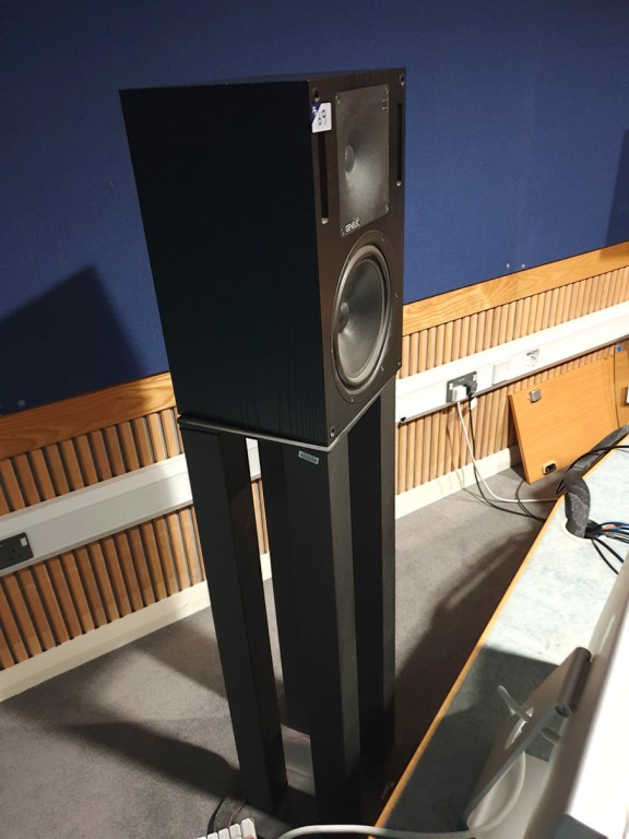 2x Genelec 1032a bi-amplified speakers