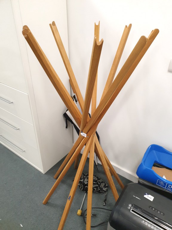 Oak effect 8 position free standing coat stand