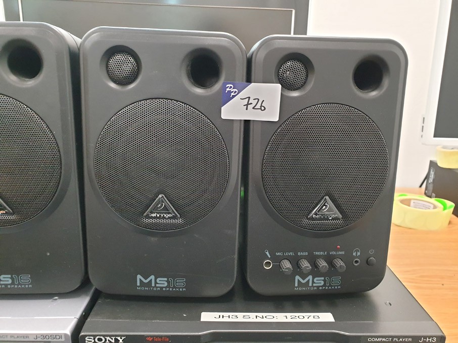 2x Behringer MS16 monitor speakers