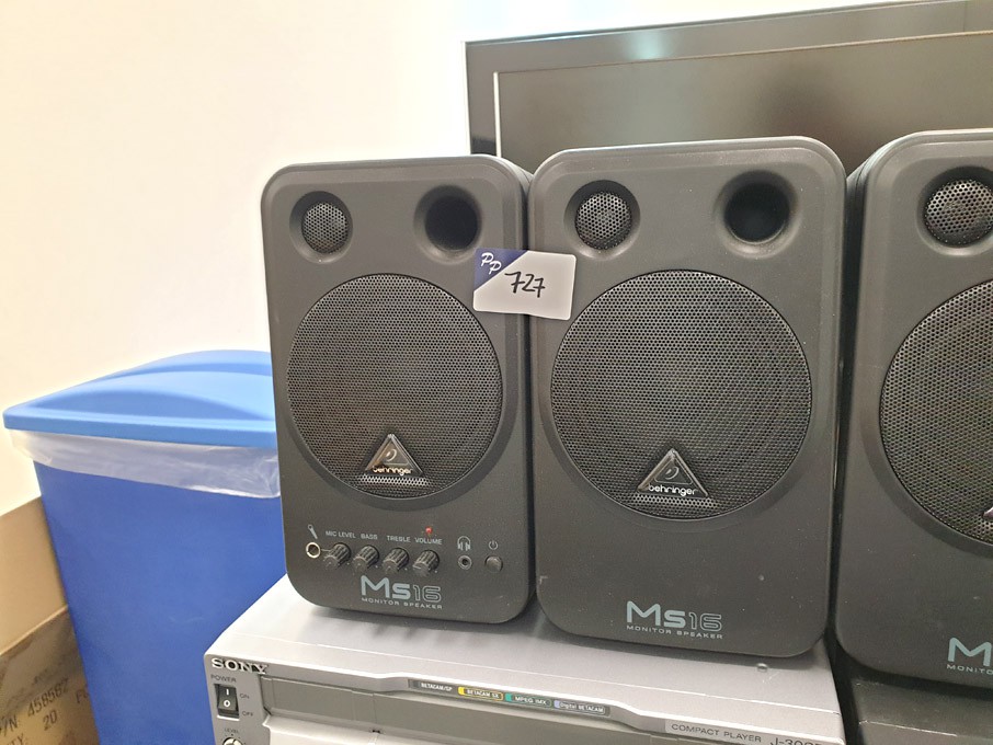 2x Behringer MS16 monitor speakers