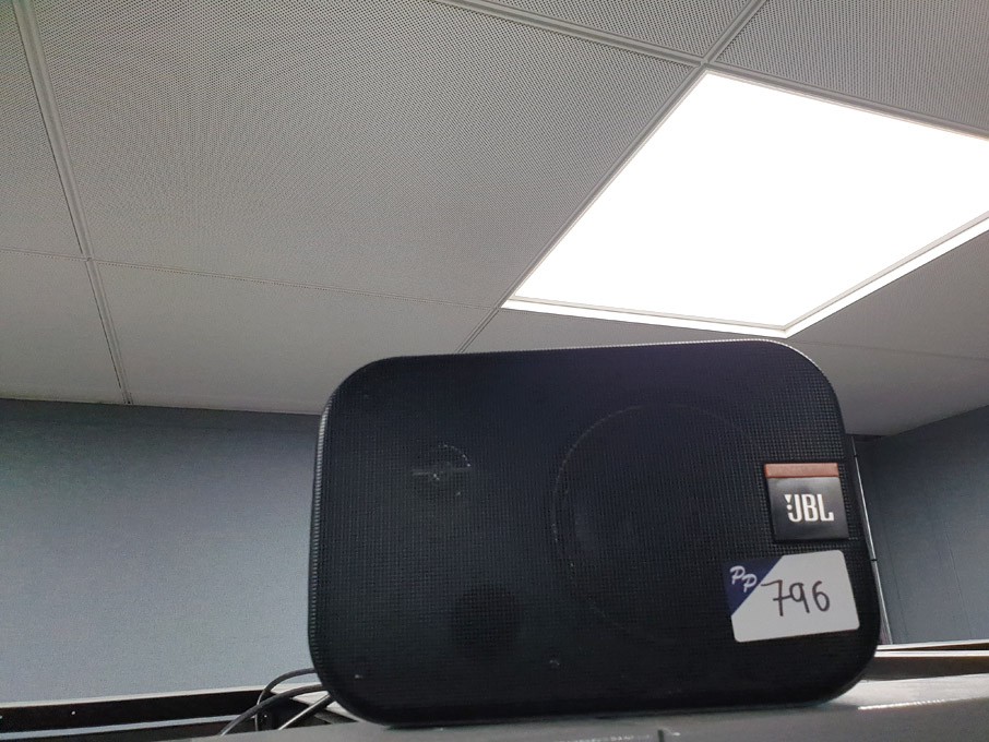 2x JBL Control 1 speakers
