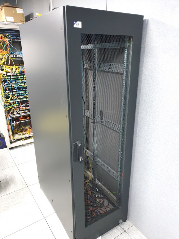 Knurr black metal component rack, 610x1900x1000mm