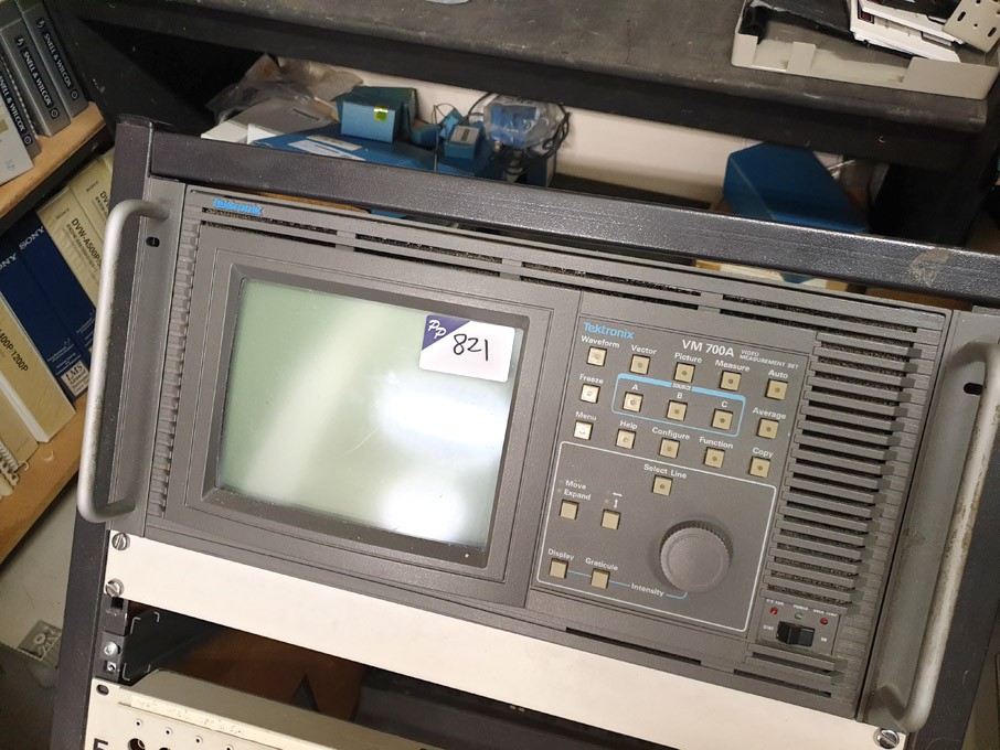 Tektronix VM700A video measurement set in mobile s...