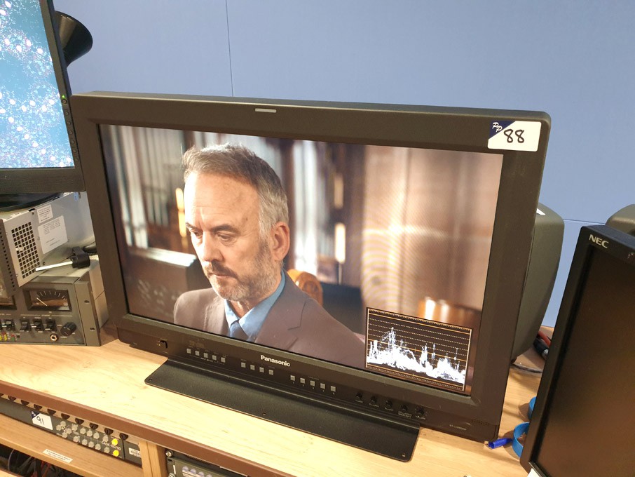 Panasonic BT-LH2600WE 26" multi format HD LCD moni...