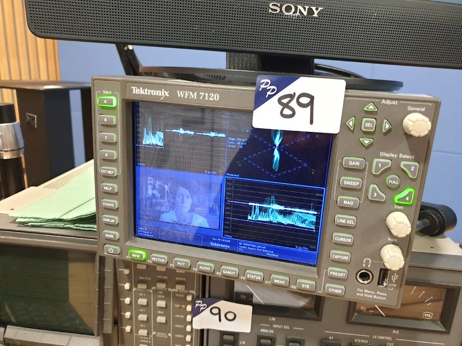 Tektronix WFM7120 multiformat waveform monitor