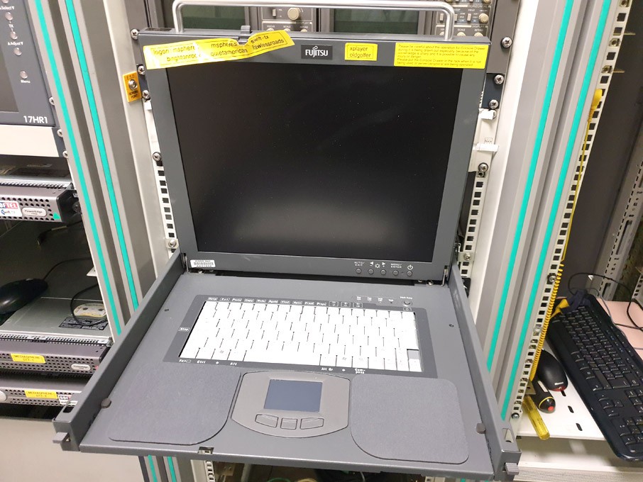 Fujitsu FD-1108MT 17" rack mount monitor keyboard