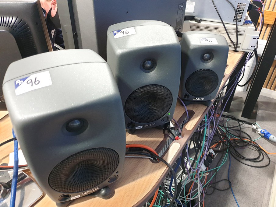 Genelec speaker system inc: 2x Genelec 8030A bi-am...