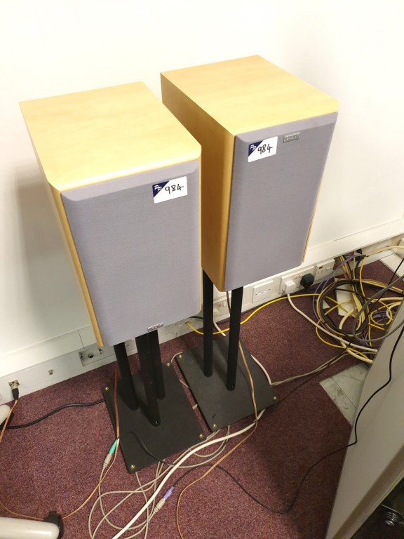 2x Magnat Motion 220 speakers on speaker stands