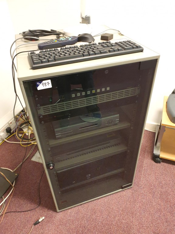 Mobile glass door studio rack inc: Kramer VS-801 8...