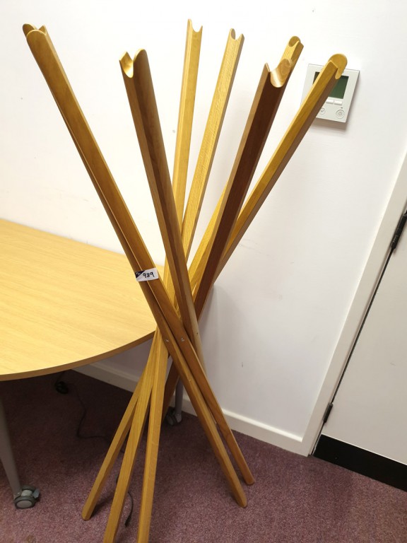 Oak effect 8 position free standing coat stand