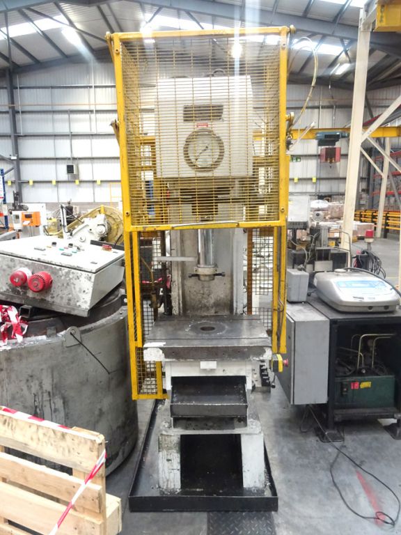 Forsyth VO30 30 ton hydraulic press, 24x20" bed