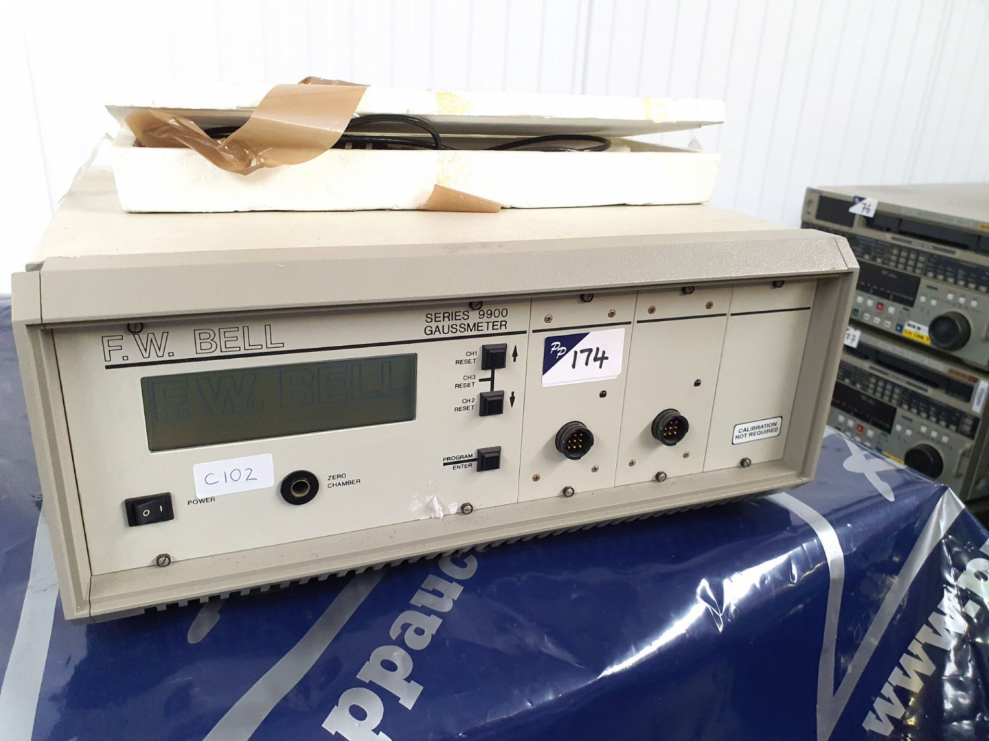 FW Bell 9902 gaussmeter with 2x MOX99/2506 probes...