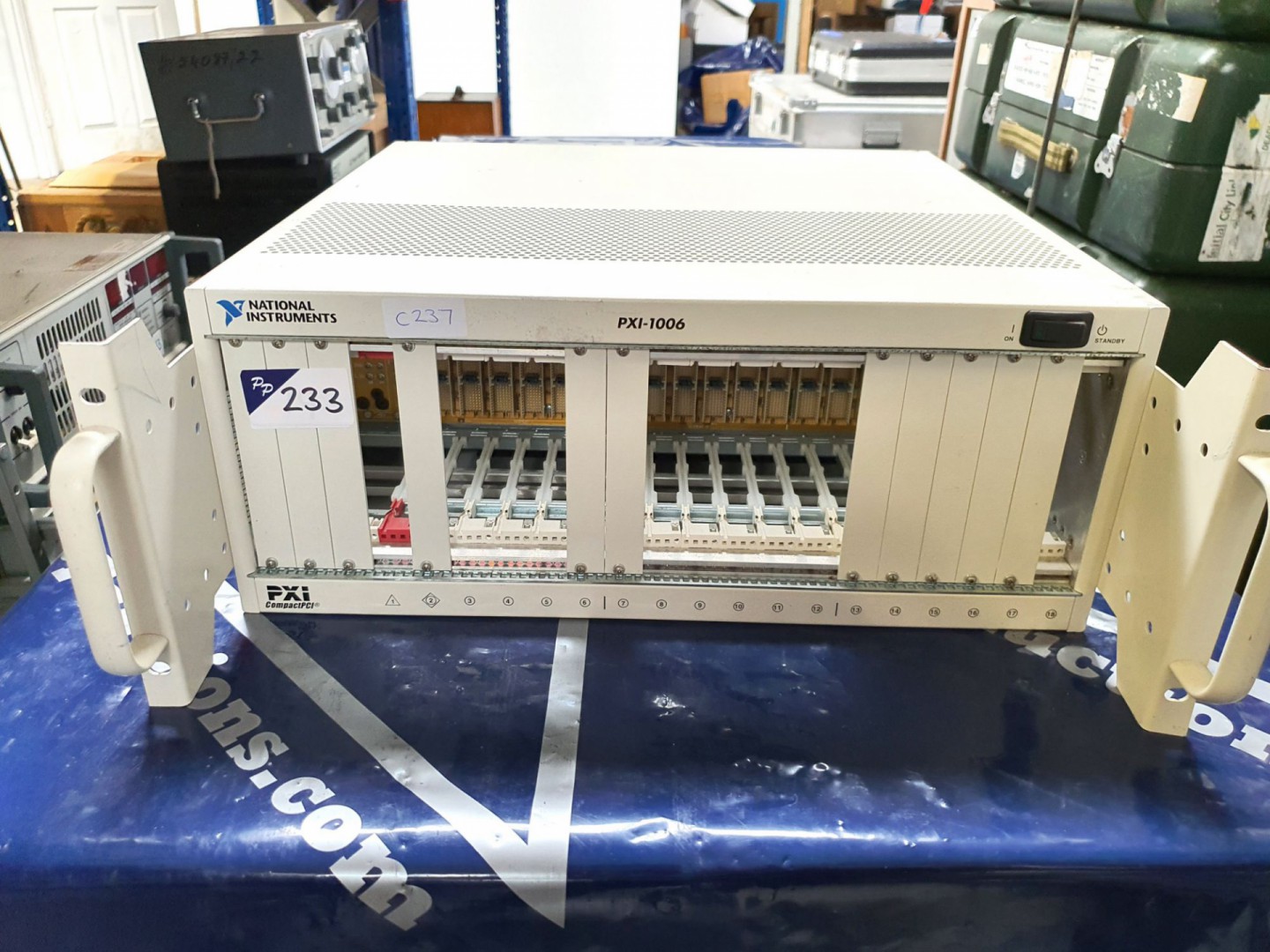 National Instruments PXI 1006 mainframe (C237) - l...