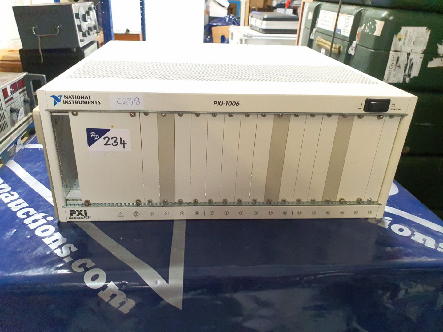 National Instruments PXI 1006 mainframe (C238) - l...