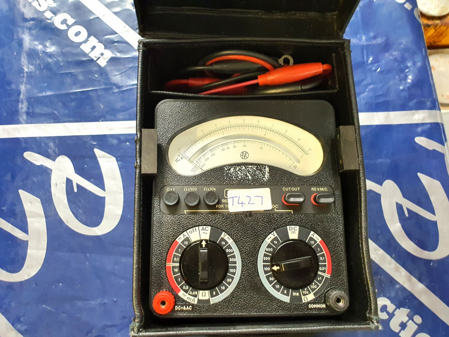AVO 8 mk6 multimeter in ever ready black case with...