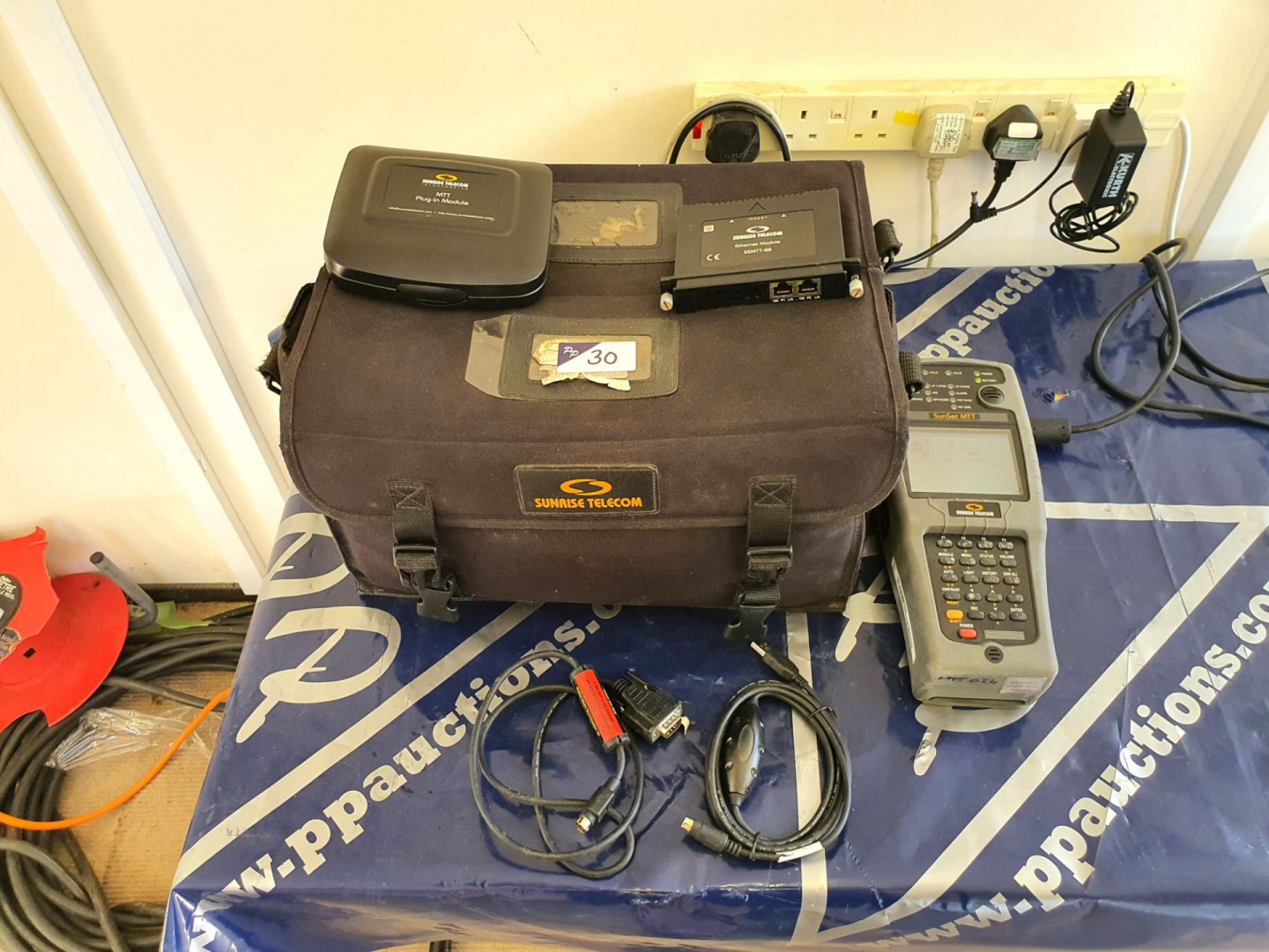 Sunrise Telecom Sunset MTT handset inc: MTT plug i...