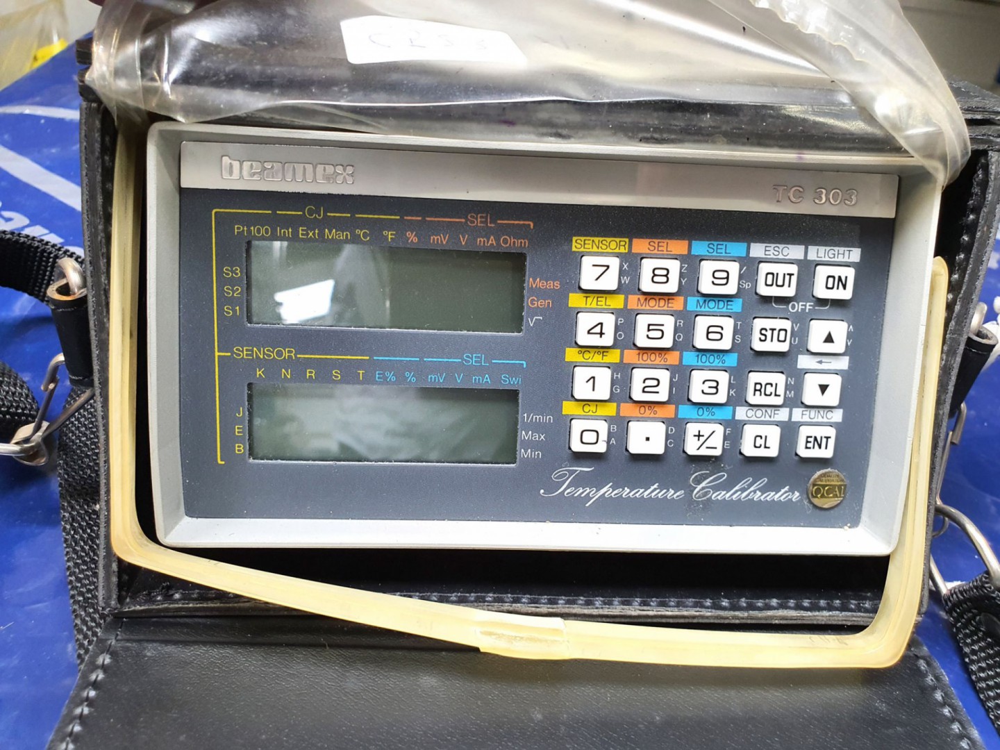 Beamex TC330 temperature calibrator with leads & p...