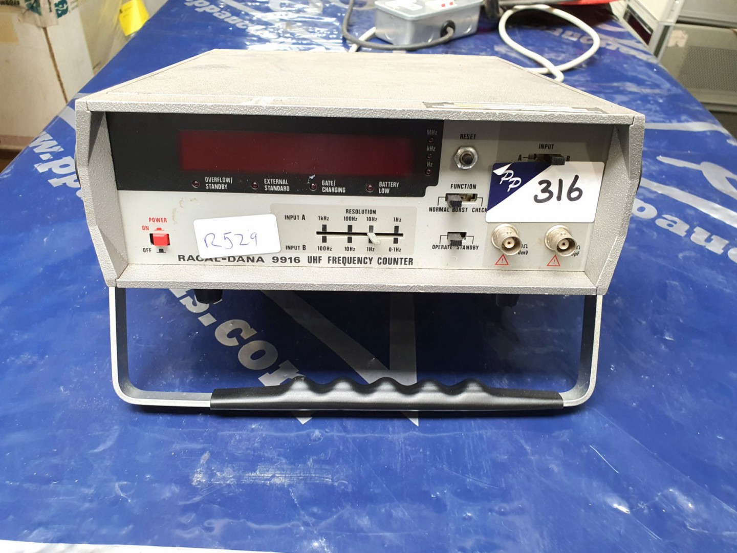 Racal Dana 9916 UHF frequency counter, 10Hz-520MHz...