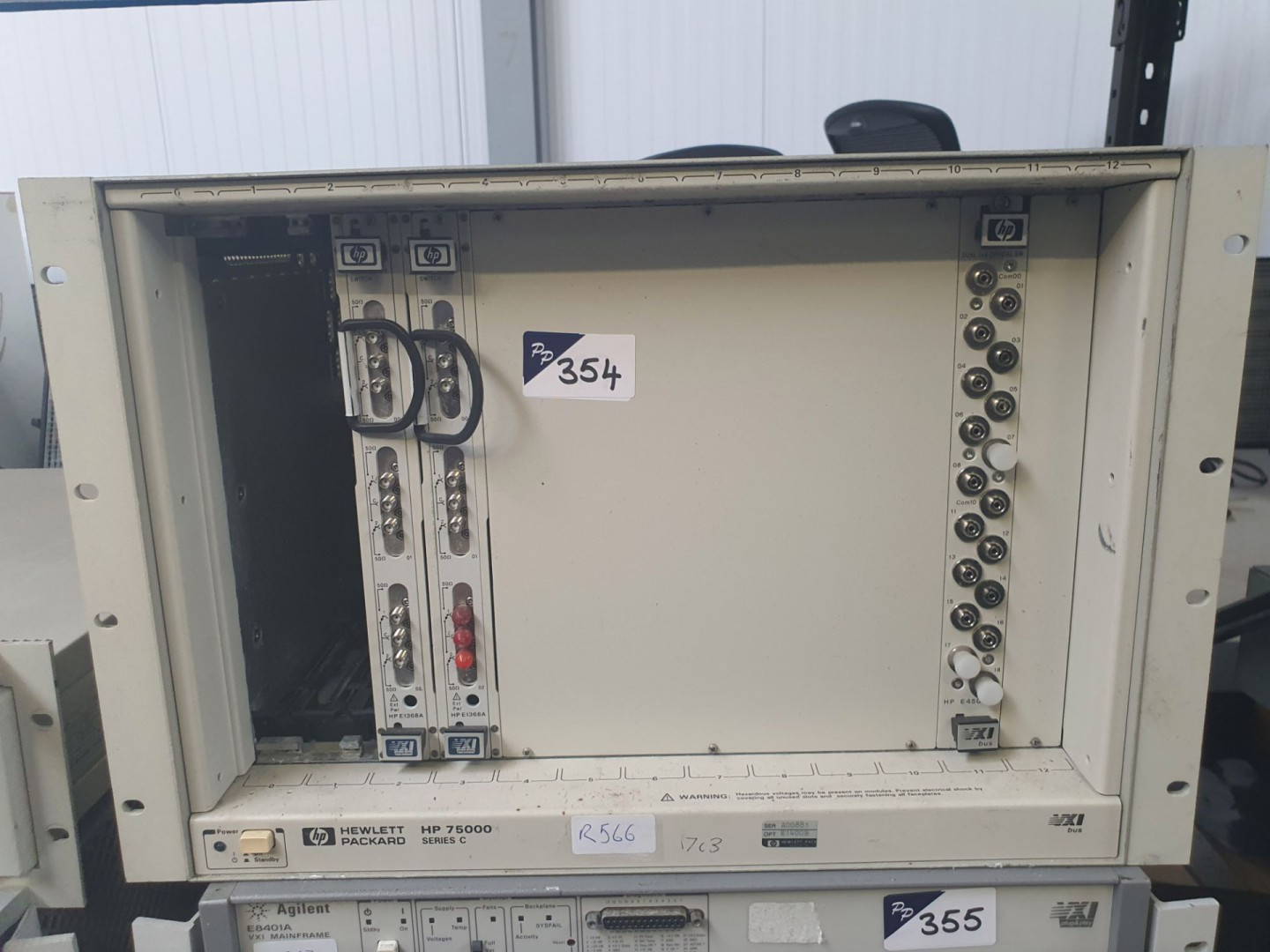 HP / Agilent 75000 Series C E1400B VXI mainframe w...