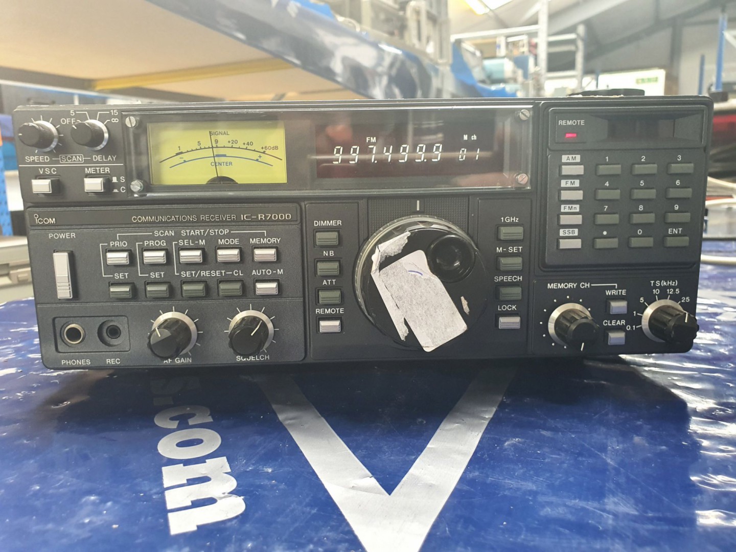 Icom IC-R7000 communications receiver (C32) - lot...
