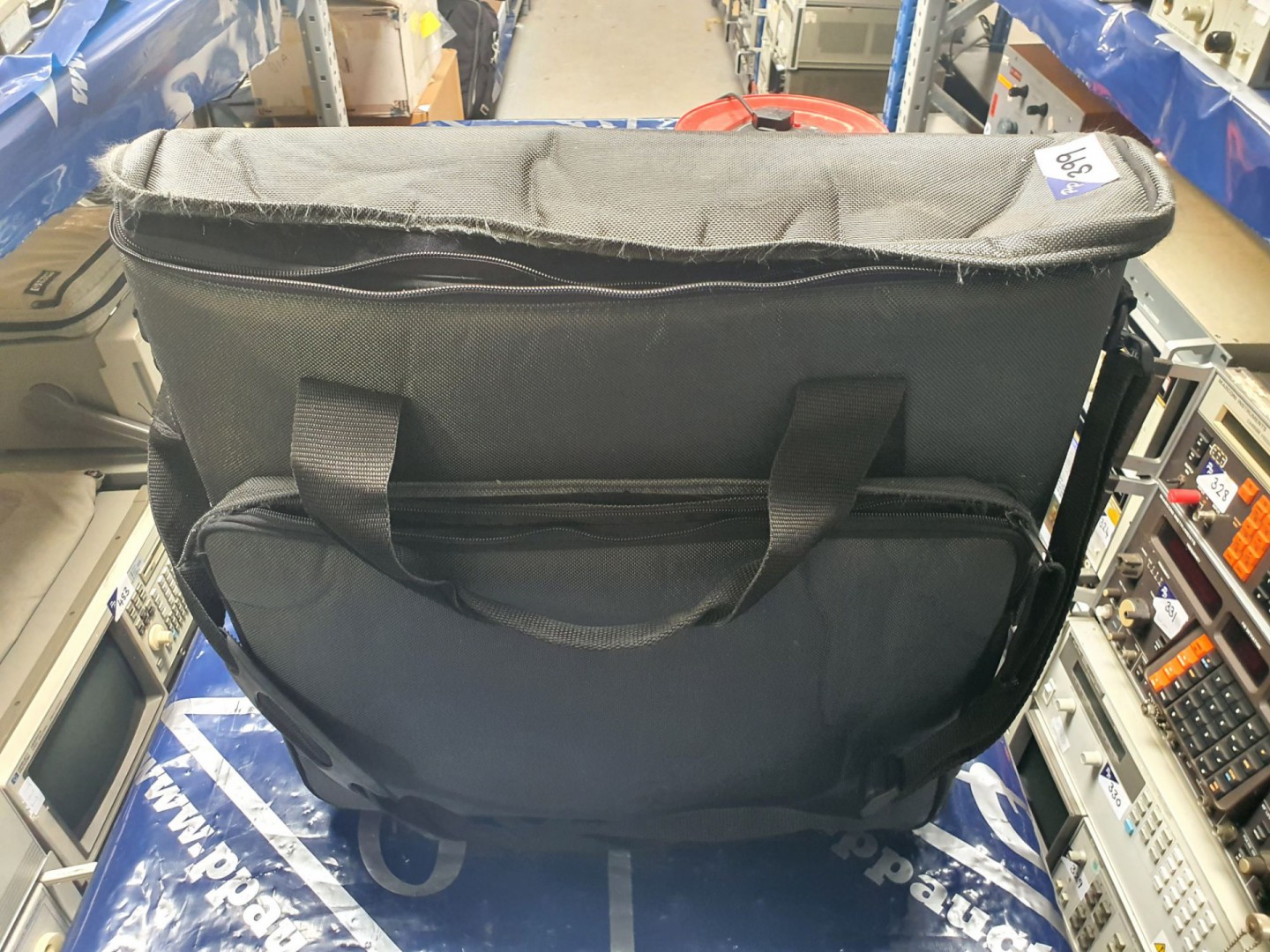Padded equipment carry bag (T20) - lot located at:...