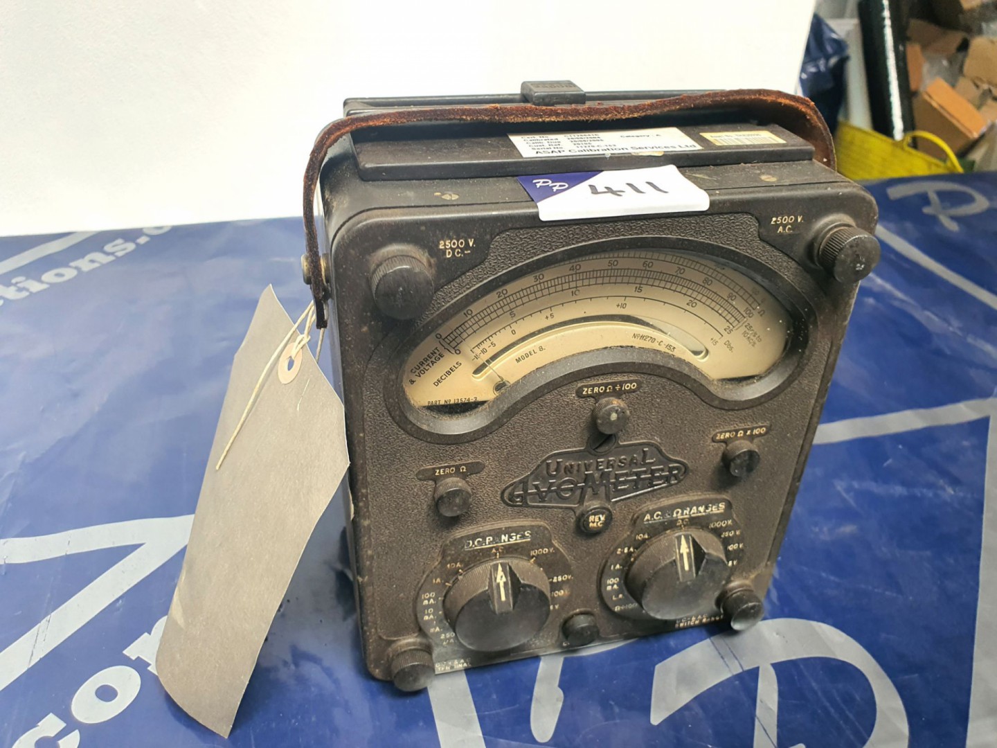 Vintage model 8 AVO meter (T36) - lot located at:...