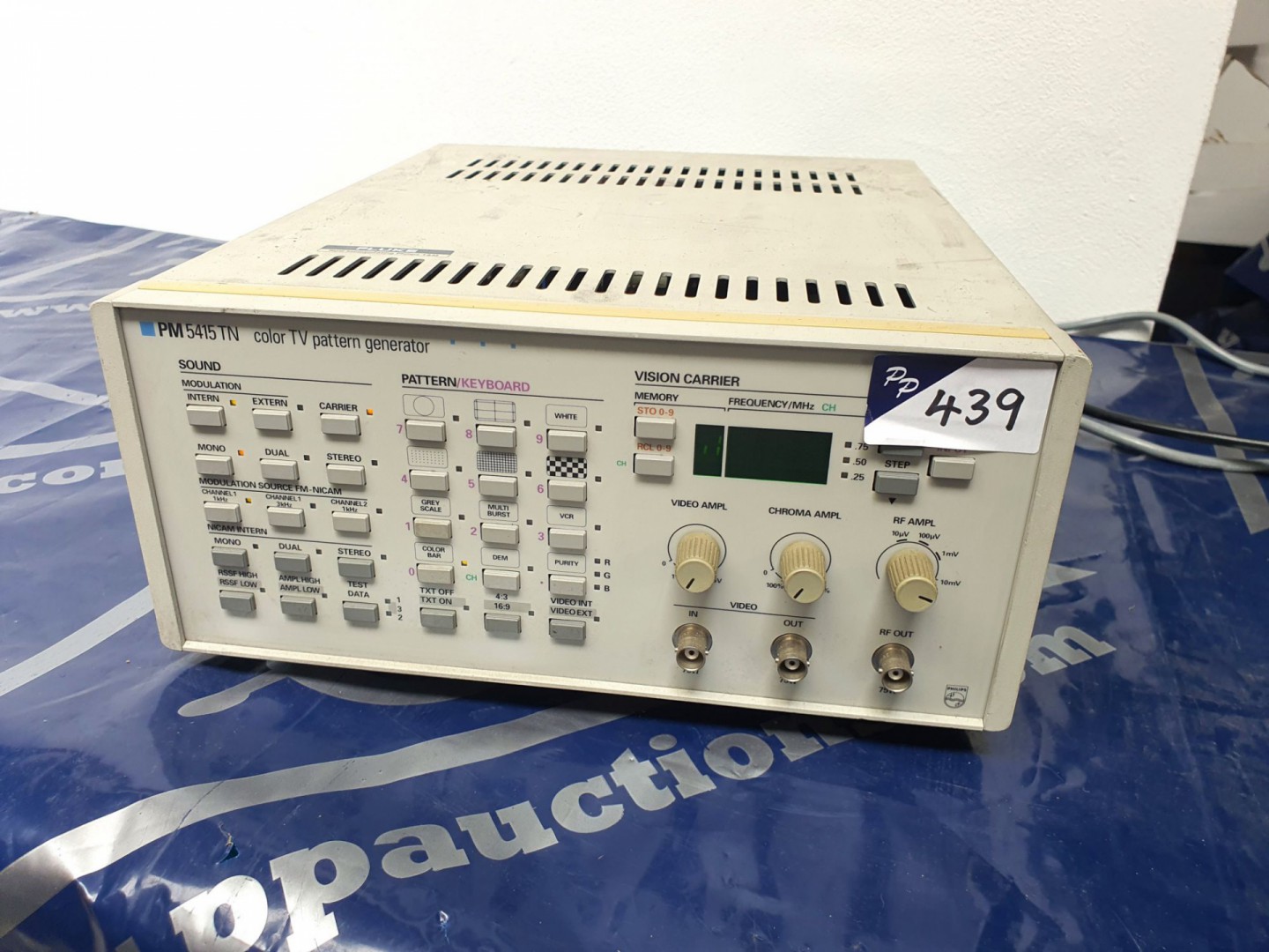Phillips PM5415TN pattern generator, video out (T2...
