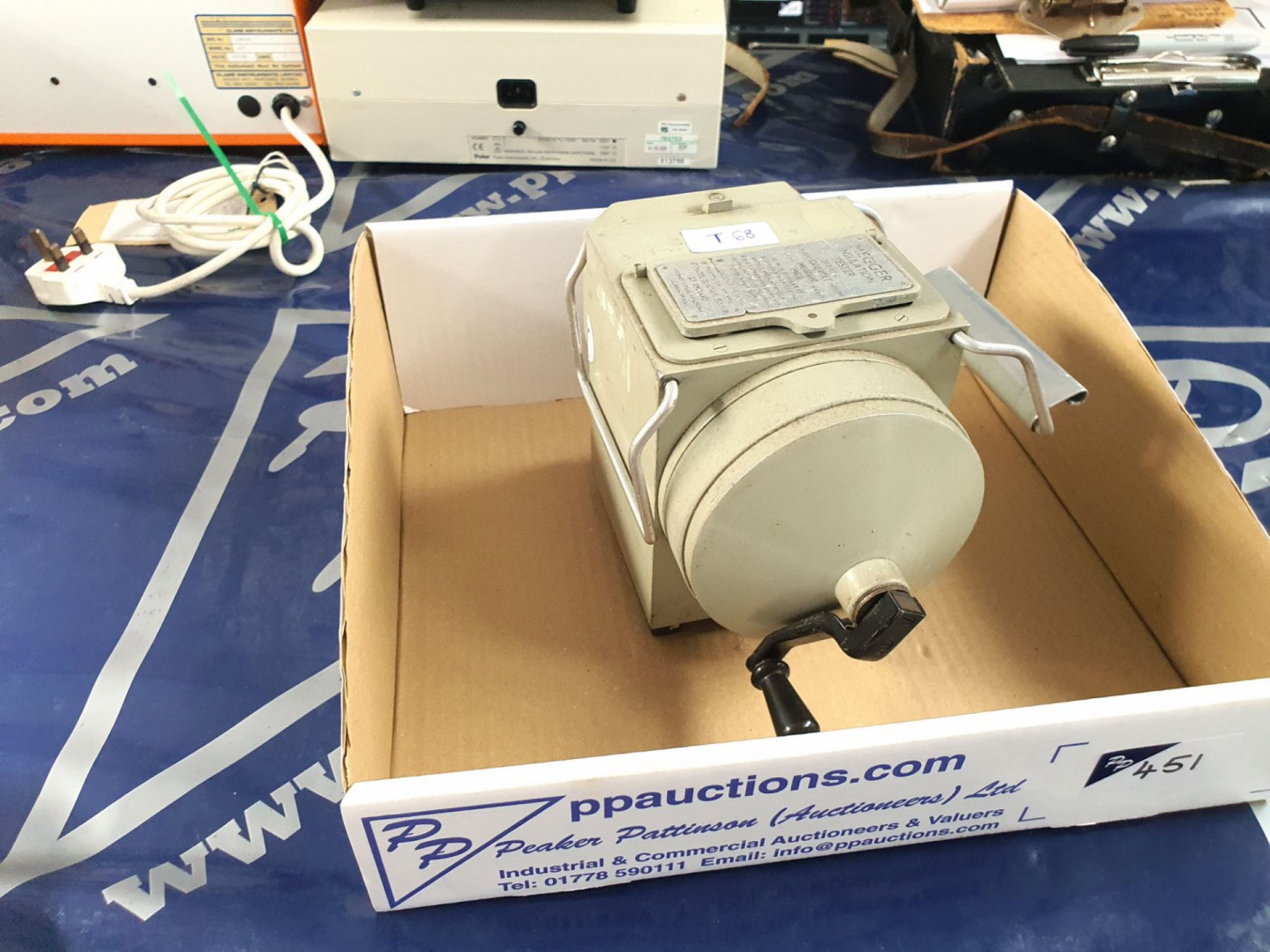 Megger wind up insulation tester, 1000v (T68) - lo...