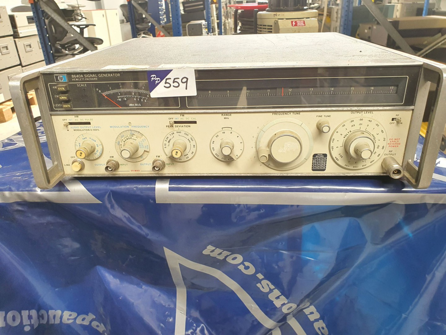 HP8640A signal generator, opt.001 AM/FM (T337) - l...