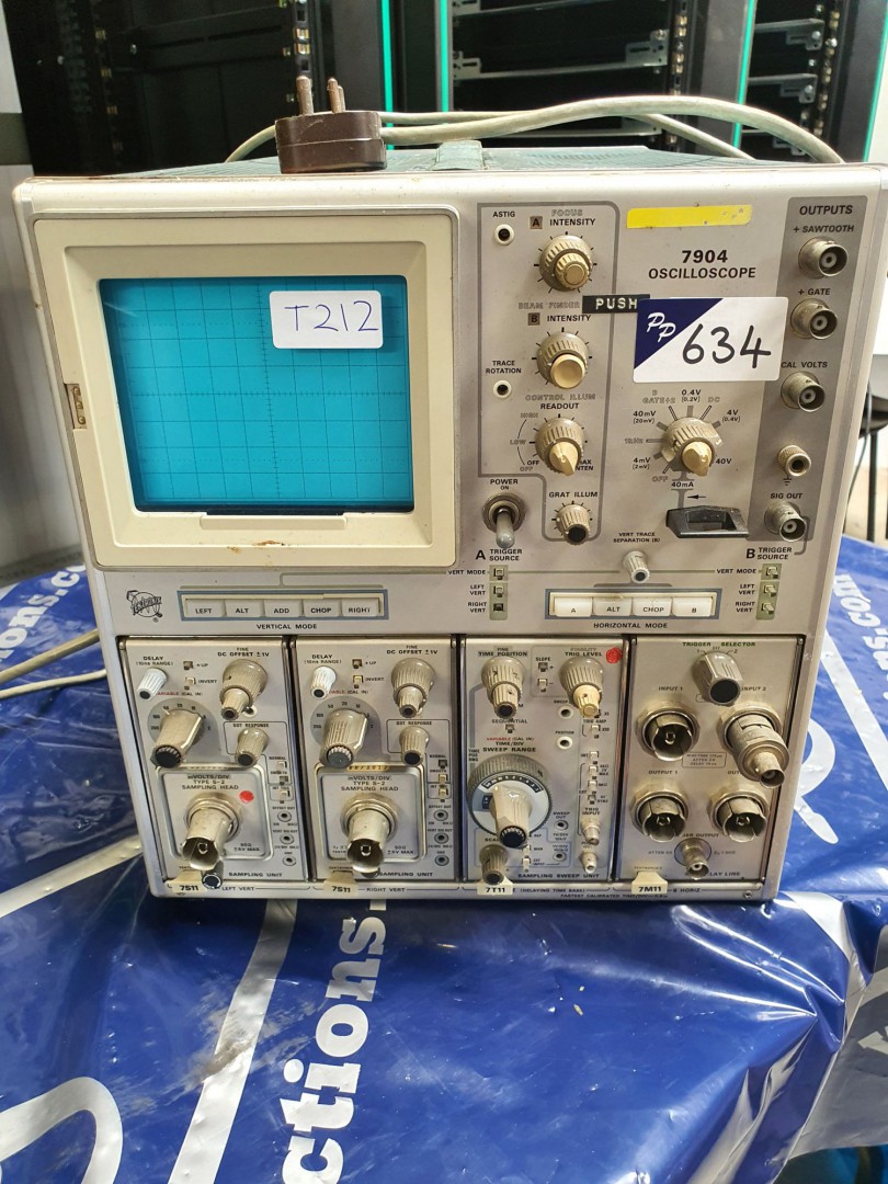 Tektronix 7904 with 7S11 sampling unit, 7T11 sampl...