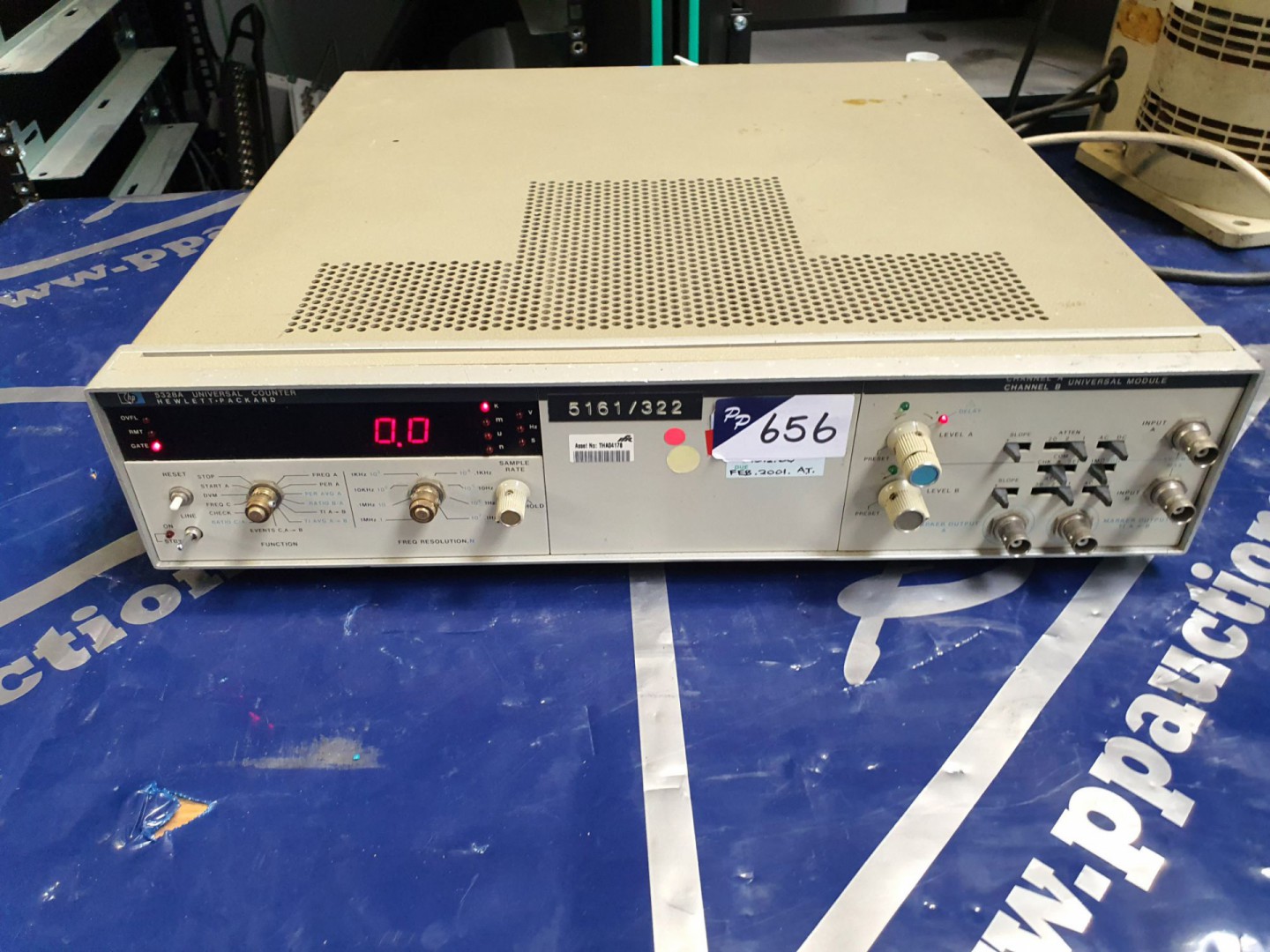 HP 5328A universal frequency counter, opt 010 & op...