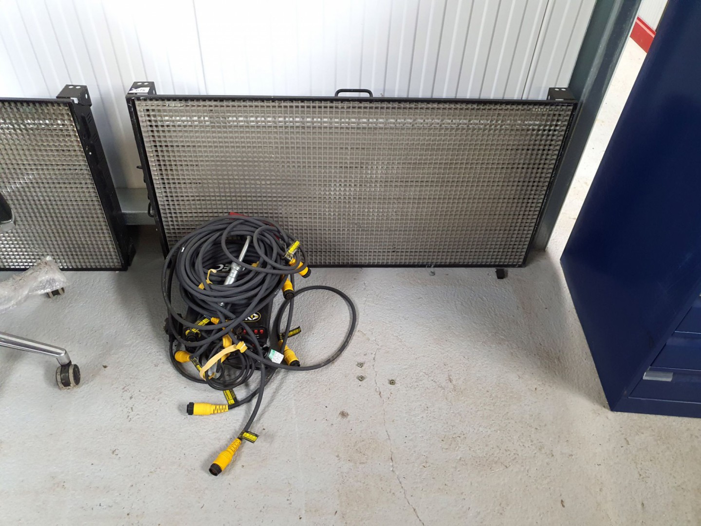 Kino Flow Flathead 80 studio light with 2x BAL-415...