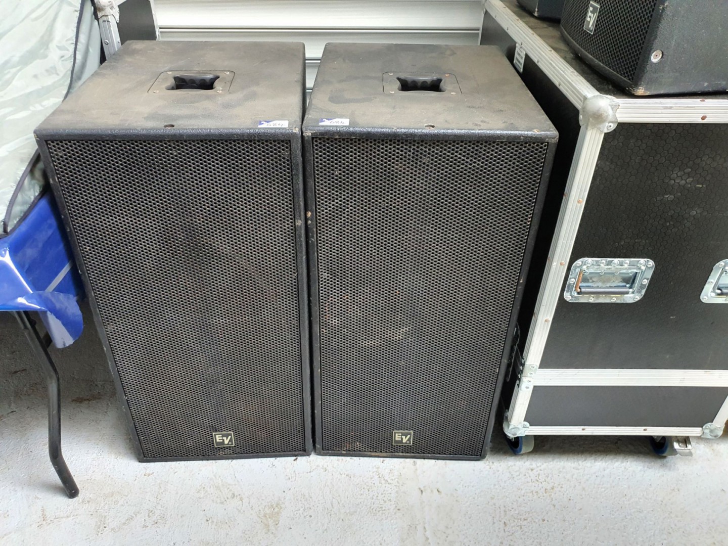 2x EV RX1185 1x18 subwoofer, 600W, 8ohms on wheels...