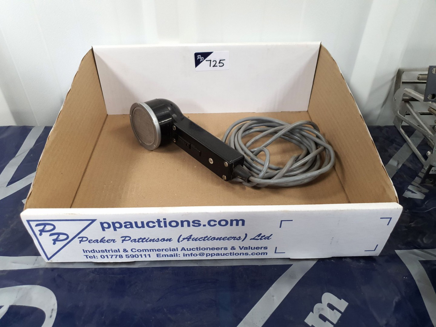 STC 4032G microphone - lot located at: PP Saleroom...