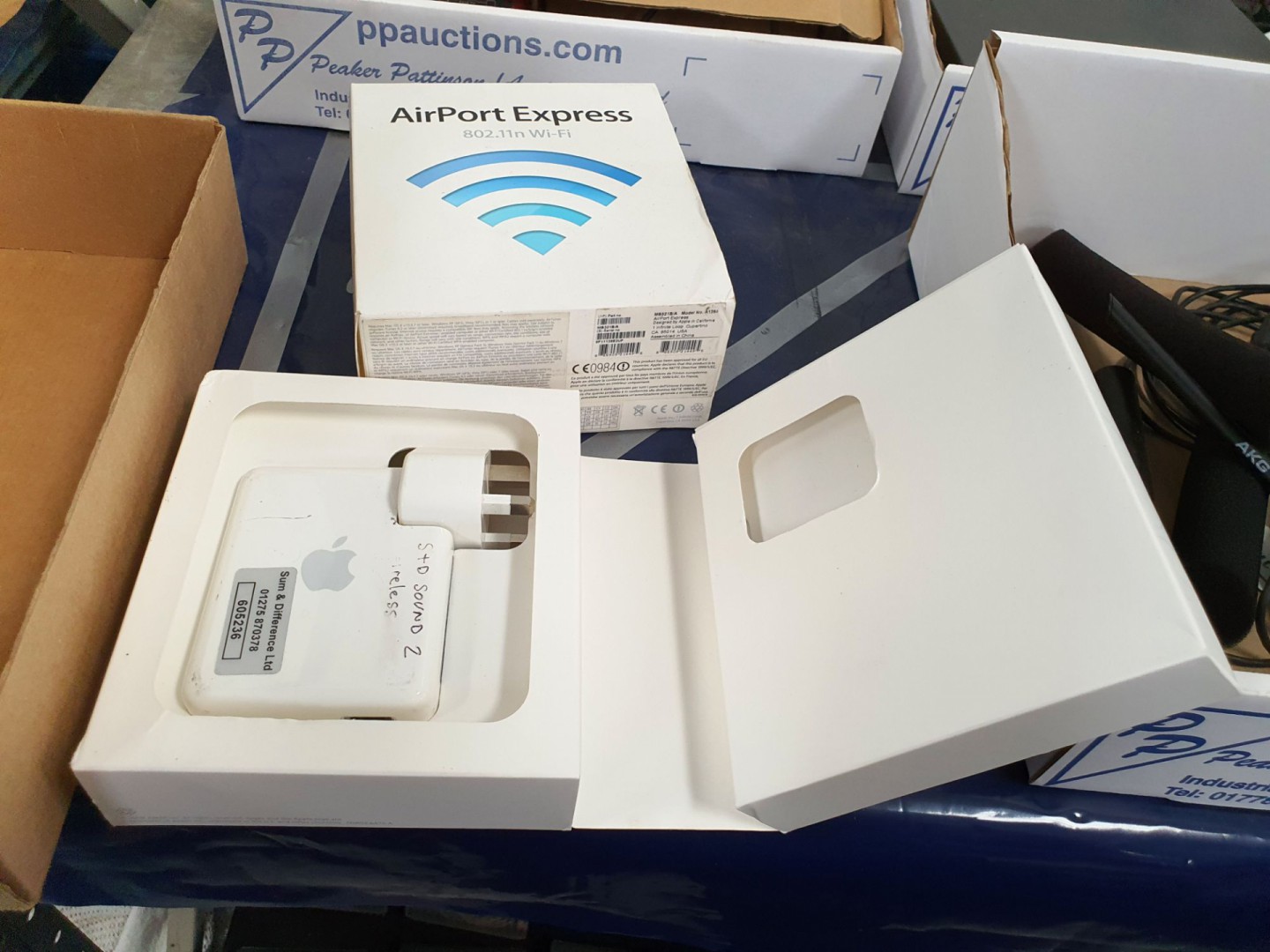 Apple A1264 airport express base station, s/n 6F11...