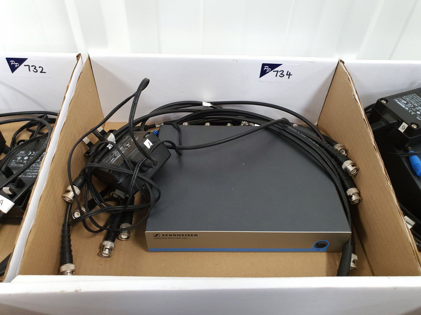 Sennheiser ASA 1 antenna splitter, PSU, cables, 50...