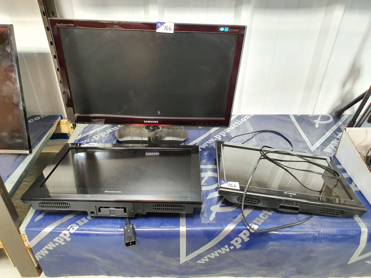 Panasonic Viera TX-L19E3B LCD TV, Linsar 19LED504...