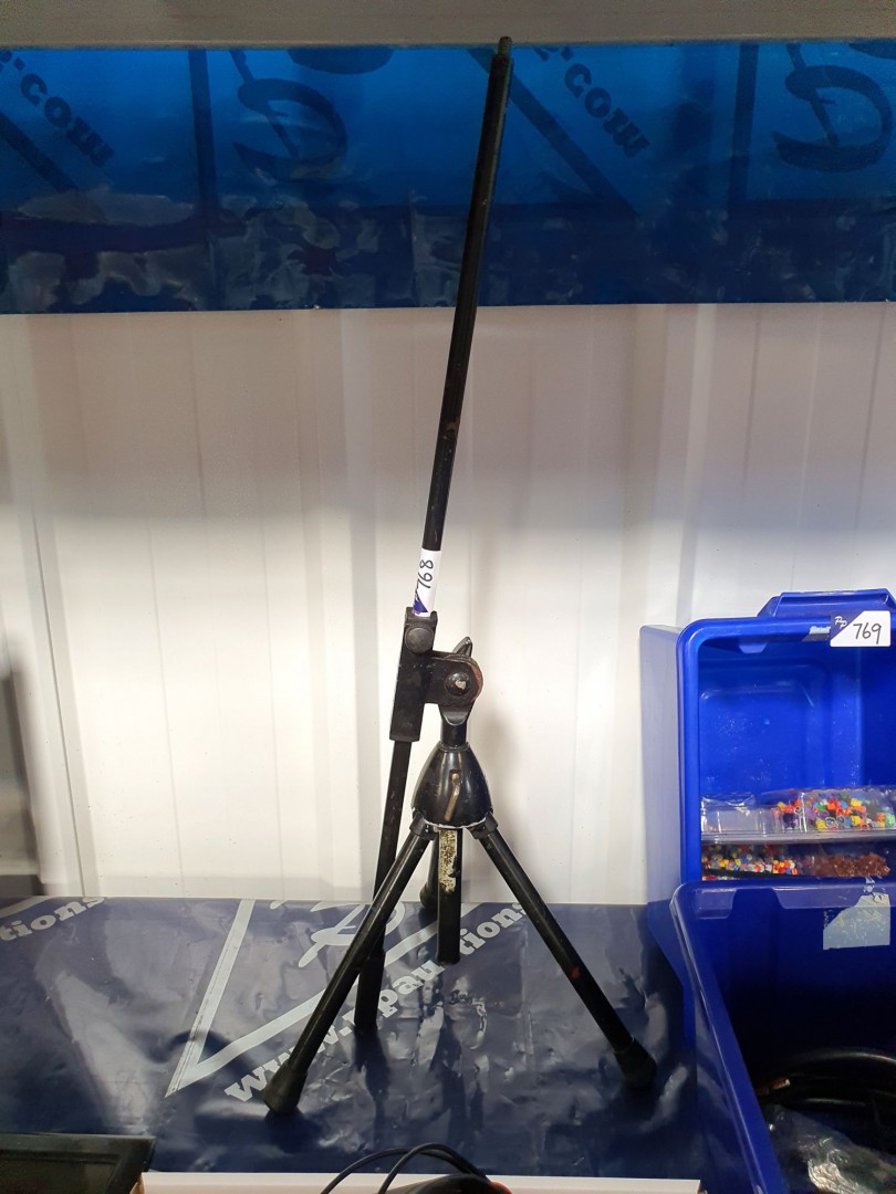 Black metal floor standing microphone stand - lot...