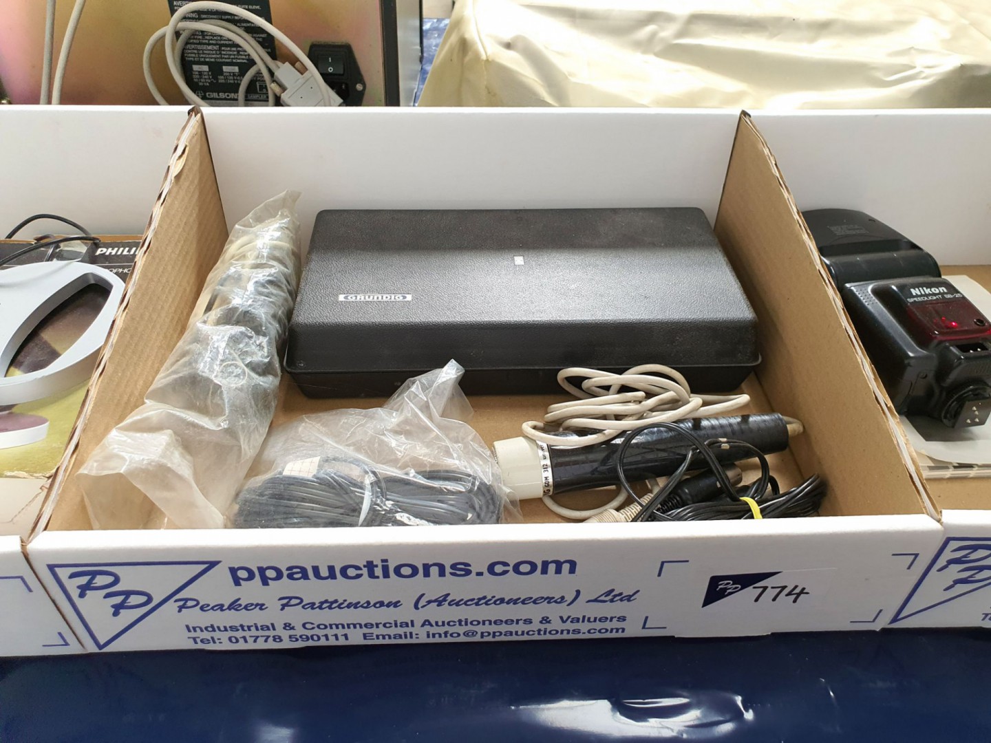 Grundig GDM313 with stand in case (vintage), Phili...