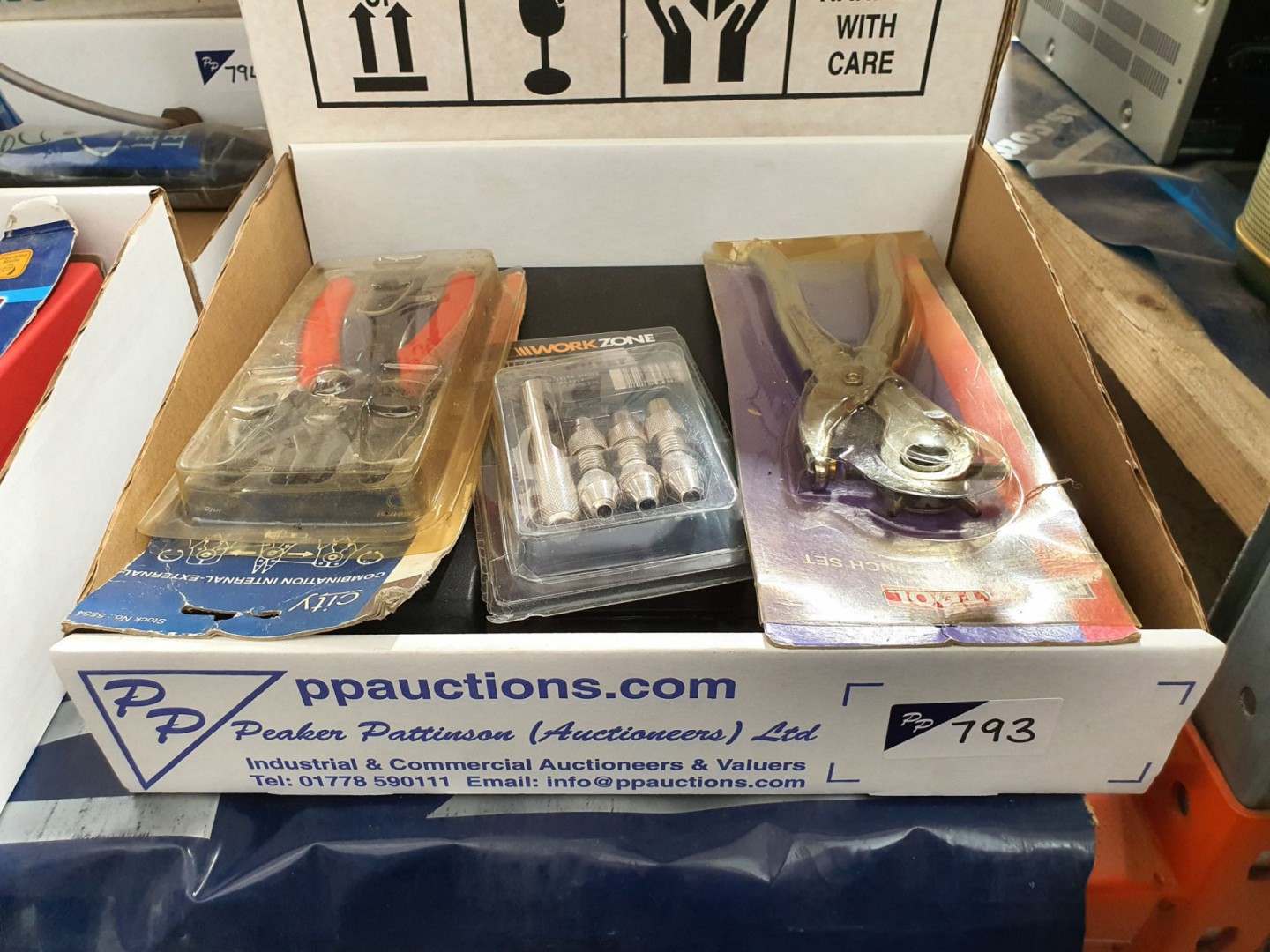 Workzone 7 piece hole punch set, city internal-ext...